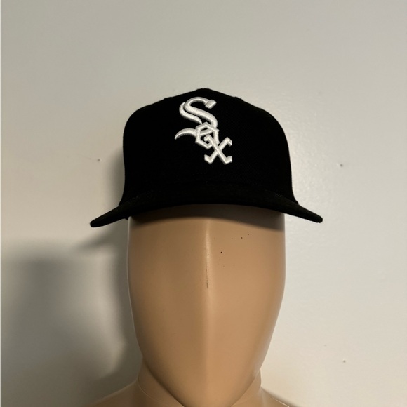 7 1/8 New Era White Sox Hat - Picture 1 of 5